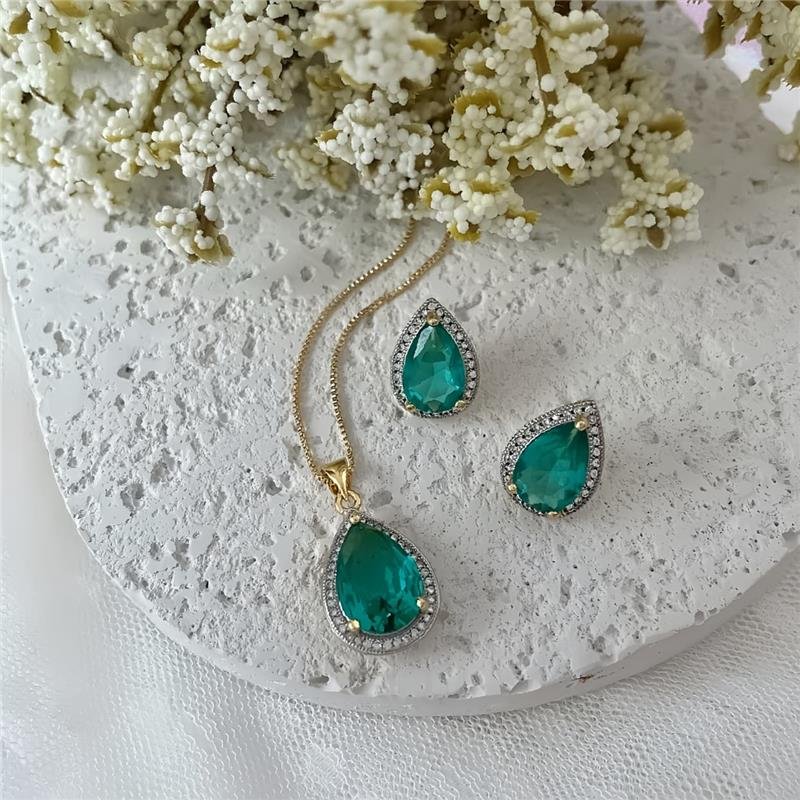 CONJUNTO GOTA COM TURMALINA VERDE E PEDRAS DE ZIRCÔNIAS FOLHEADO A OURO