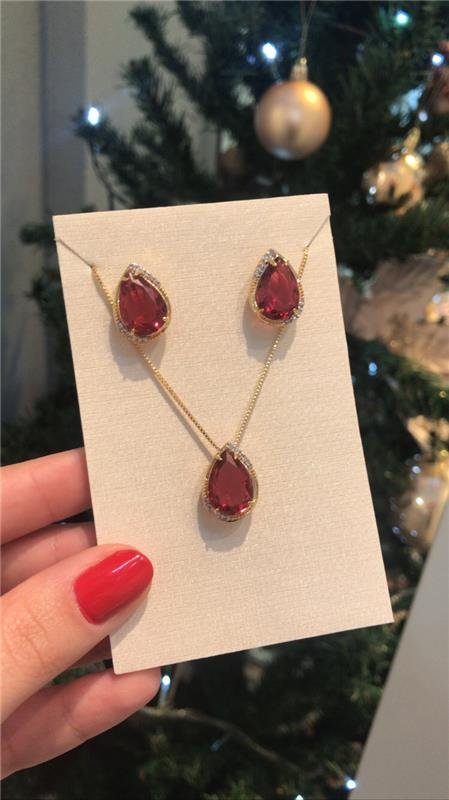 CONJUNTO GOTA RUBI COM DETALHES EM ZIRCÔNIAS CRISTAL FOLHEADO A OURO