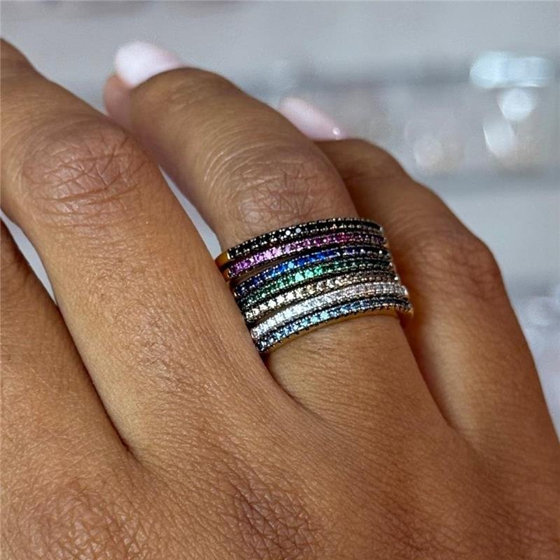 ANEL 7 ELOS COM PEDRAS DE ZIRCÔNIAS COLORIDAS FOLHEADO A OURO