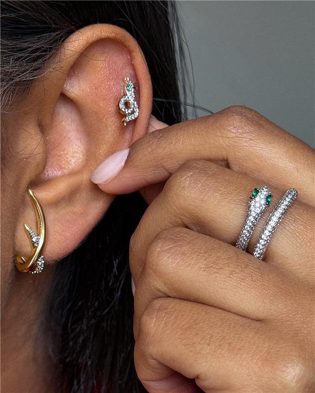 Anel Cobra Zircônia Cristal Esmeralda Folheado A Ouro 18k