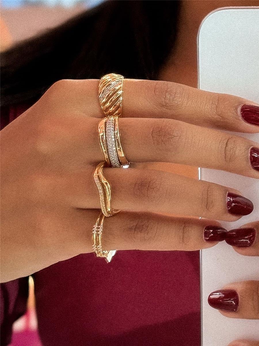 ANEL APARADOR CRAVEJADO DE PEDRAS DE ZIRCONIAS E LATERAIS LISAS FOLHEADO A OURO