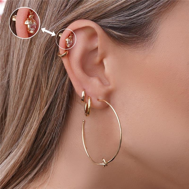 BRINCO JOANINHA COM PEDRAS DE ZIRCÔNIAS FOLHEADO A OURO