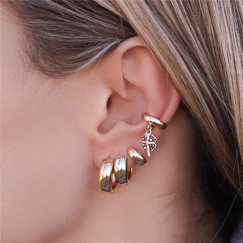 BRINCO CLIC PEQUENO LISO FOLHEADO A OURO