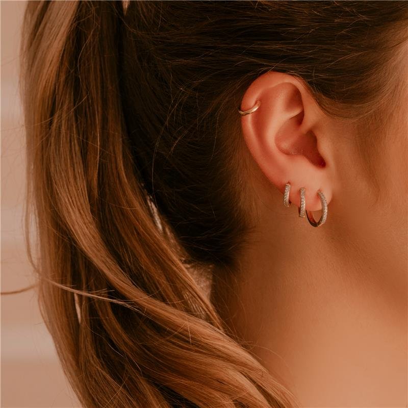 BRINCO CLICK PEQUENO COM MICROZIRCONIAS FOLHEADO A OURO