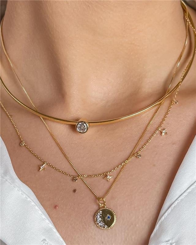 Brinco Redondo Com Pedras De Zircônia Folheado A Ouro