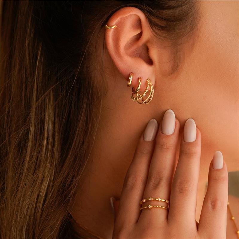 BRINCO ARGOLA PEQUENA COM PONTO DE LUZ FOLHEADO A OURO