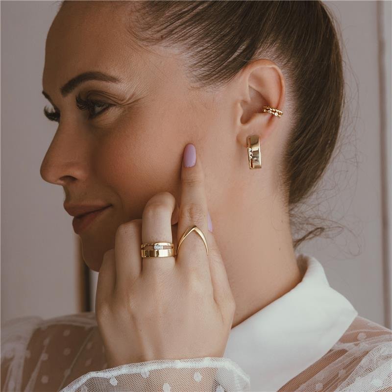 Brinco Piercing Fake Com Pontos De Luz Folheado A Ouro