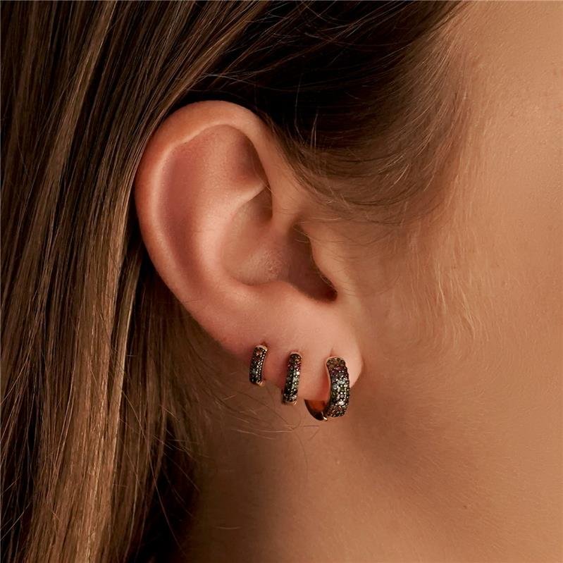 BRINCO CLICK GRANDE COM PEDRAS DE ZIRCONIAS MULTICOLOR E DETALHES DE RHÓDIO NEGRO FOLEHADO A OURO