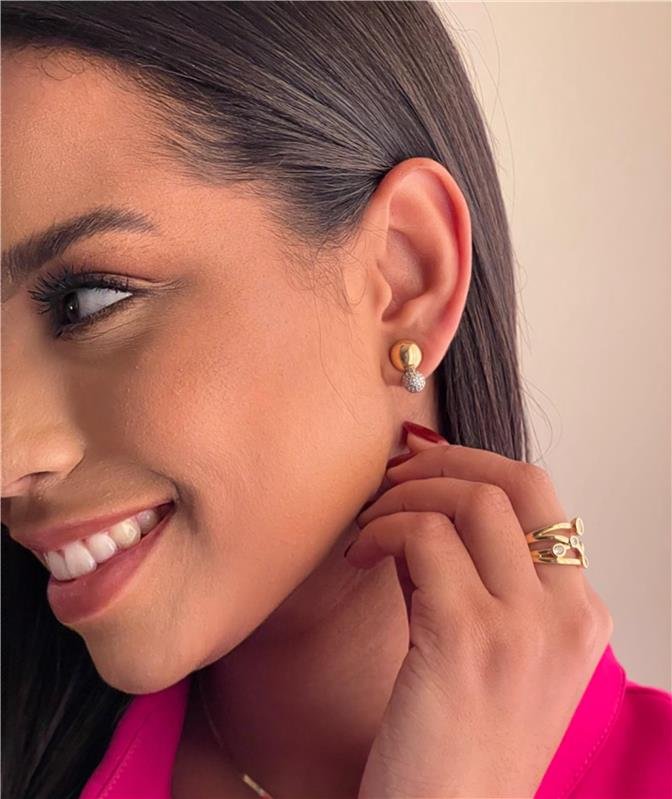 BRINCO DUAS BOLAS LISA E COM PEDRAS DE ZIRCONIAS FOLHEADO A OURO