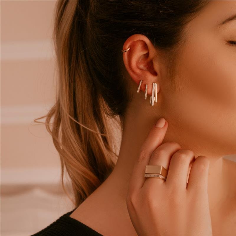 BRINCO QUADRADO PEQUENO COM PEDRAS DE ZIRCÔNIA FOLHEADO A OURO