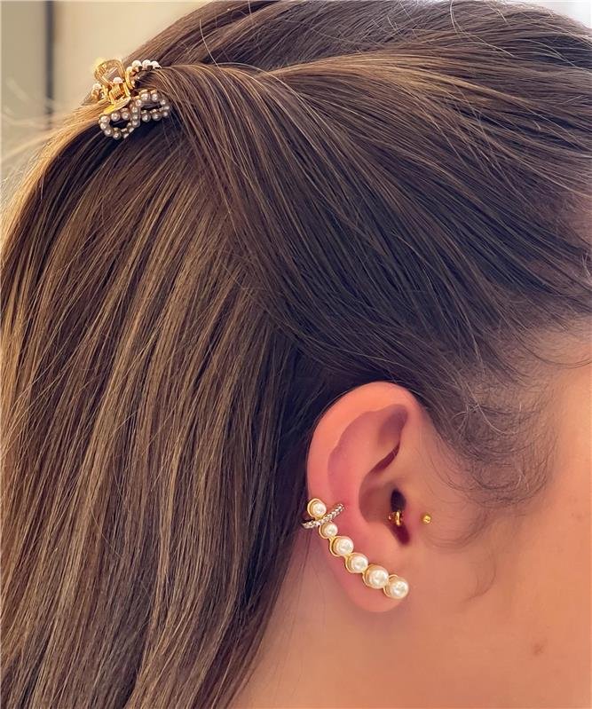 BRINCO EAR CUFF COM PÉROLAS DIFERENTES TAMANHOS E PEDRAS DE ZIRCÔNIAS FOLHEADO A OURO