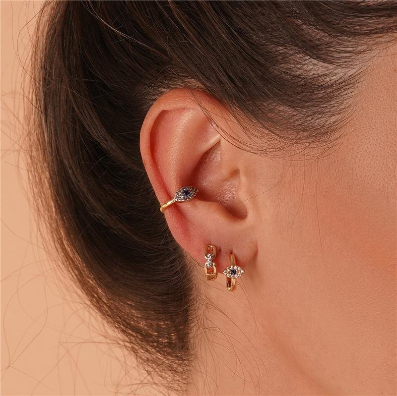 BRINCO ARGOLINHA CLICK DE ELOS COM DETALHE EM ZIRCÔNIAS FOLHEADO A OURO