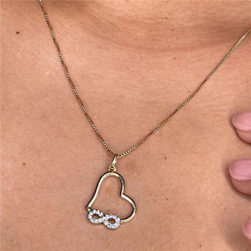 GARGANTILHA CORAÇÃO COM INFINITO COM PEDRAS DE ZIRÔNIAS FOLHEADA A OURO