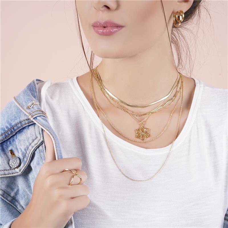 GARGANTILHA FLOR DE LOTUS COM SIMBOLOGIA SAGRADA FOLHEADA A OURO