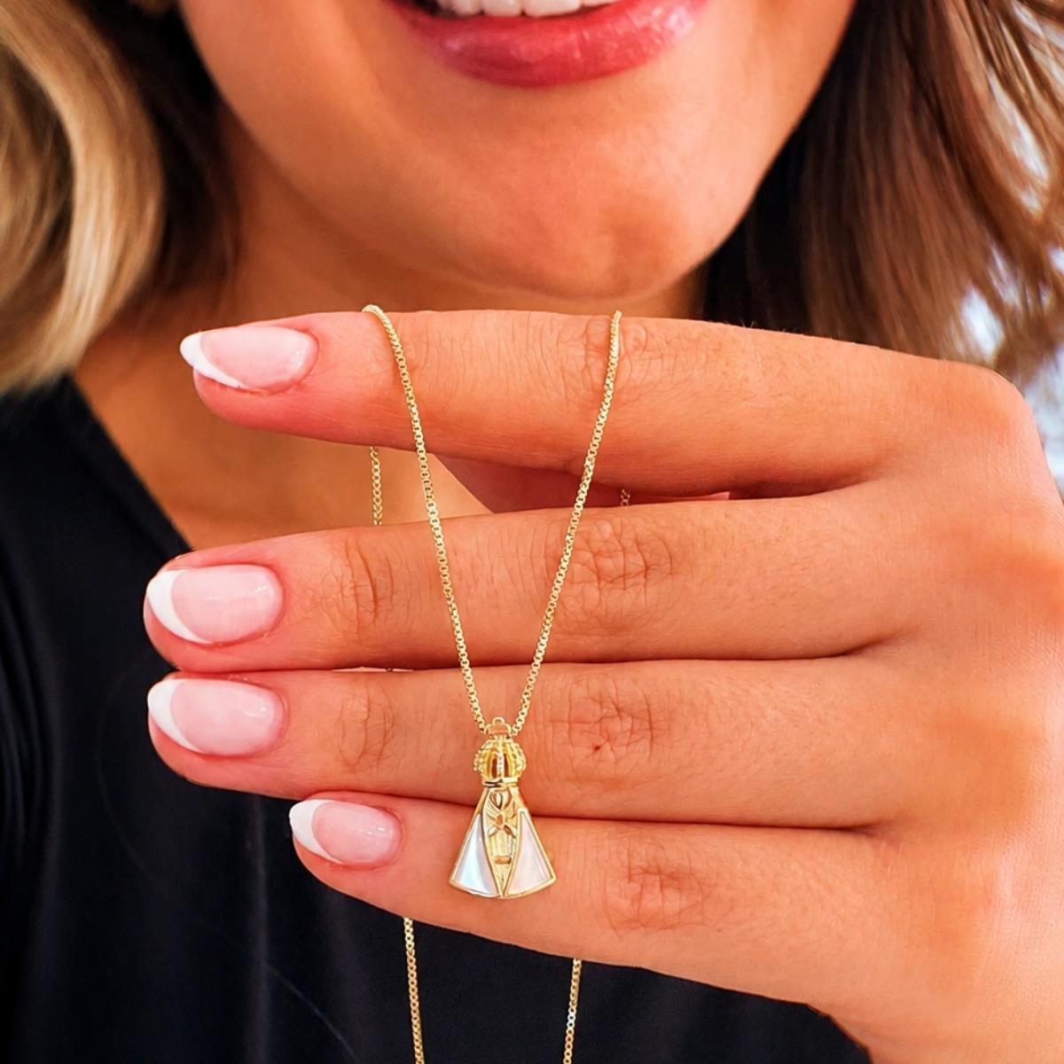 Colar Nossa Senhora Aparecida Madrepérola Banhado A Ouro 18k