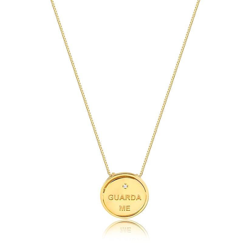 ESCAPULARIO COM PLACA 'GUARDA-ME' E PONTO DE LUZ E PINGENTE COM MADRE PÉROLA E PEDRAS DE ZIRCÔNIA FOLHEADO A OURO
