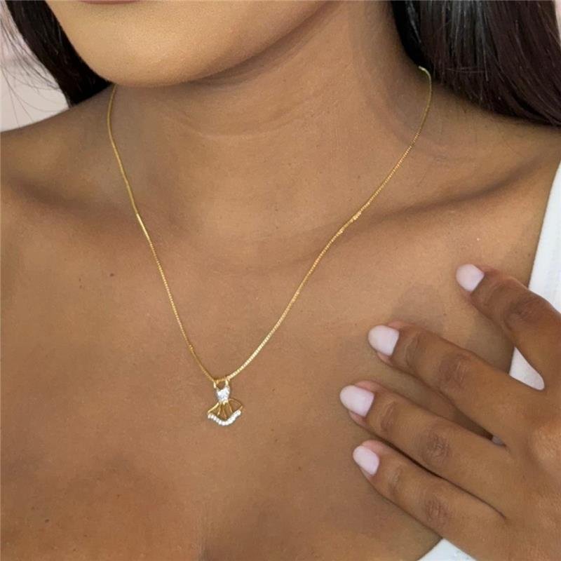 GARGANTILHA VESTIDO VAZADO COM PEDRAS DE ZIRCÔNIA FOLHEADO A OURO