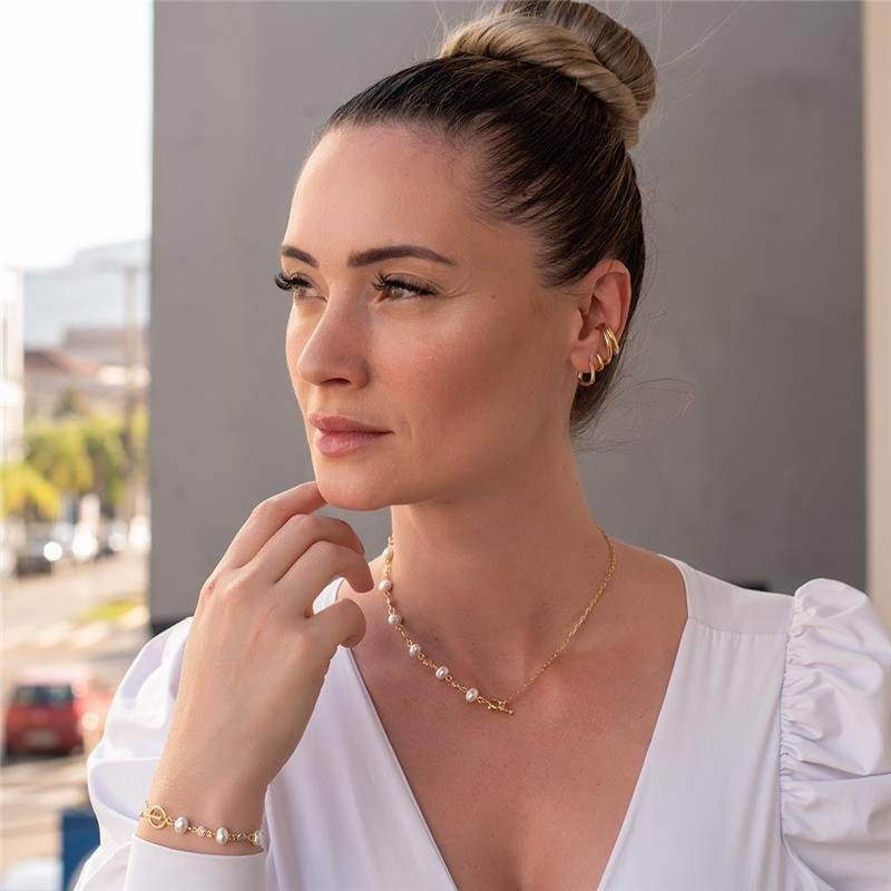 GARGANTILHA FIO MINI CARTIER COM PÉROLAS SHELL BARROCAS COM ZIRCÔNIAS ROSA E AQUAMARINE FOLHEADA A OURO