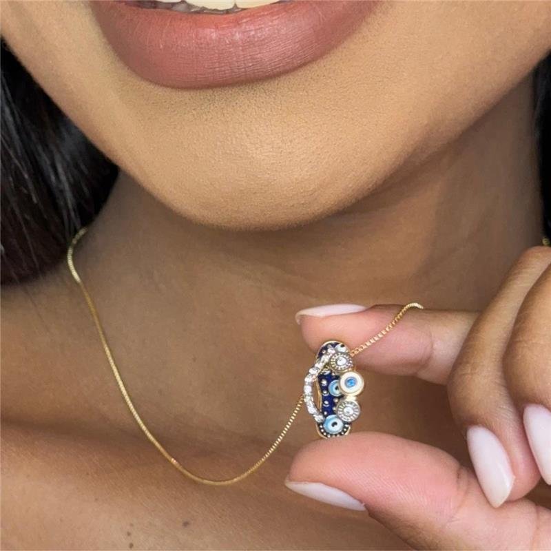 GARGANTILHA CHINELINHO RESINADO OLHO GREGO COM DETALHES EM ZIRCÔNIA FOLHEADO A OURO