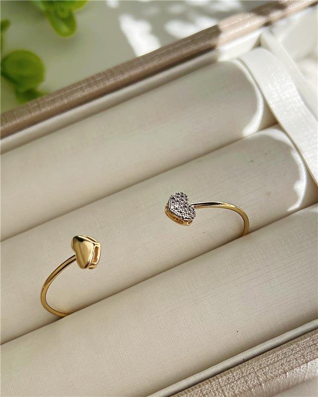 BRACELETE CORAÇÃO LISO E CORAÇÃO CRAVEJADO DE ZIRCONIAS FOLHEADO A OURO