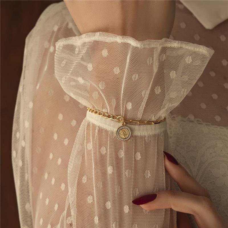 PULSEIRA COM ELO CARTIER E DIAMANTADO, FECHO BOIA E PING SAO BENTO COM PEDRAS DE ZIRCONIAS FOLHEADO A OURO