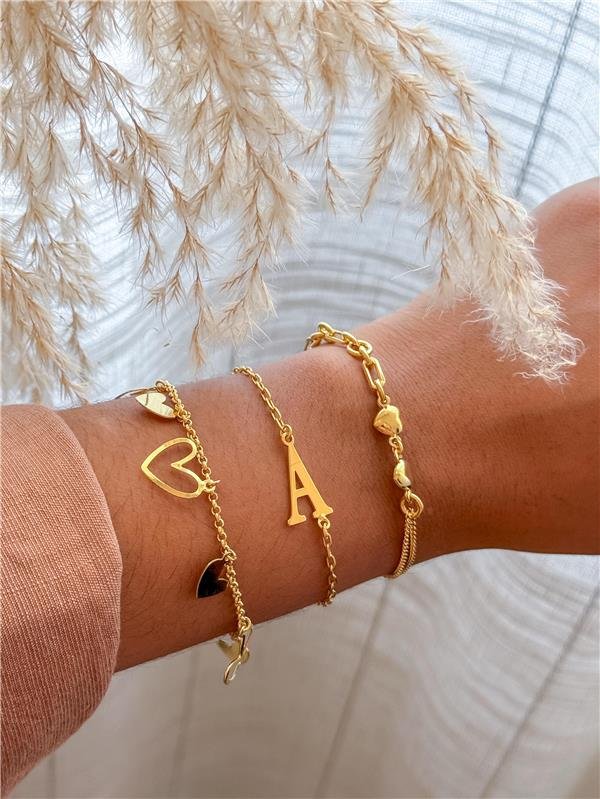 PULSEIRA ELOS PORTUGÊS COM PINGENTES CORAÇÃO FOLHEADA A OURO