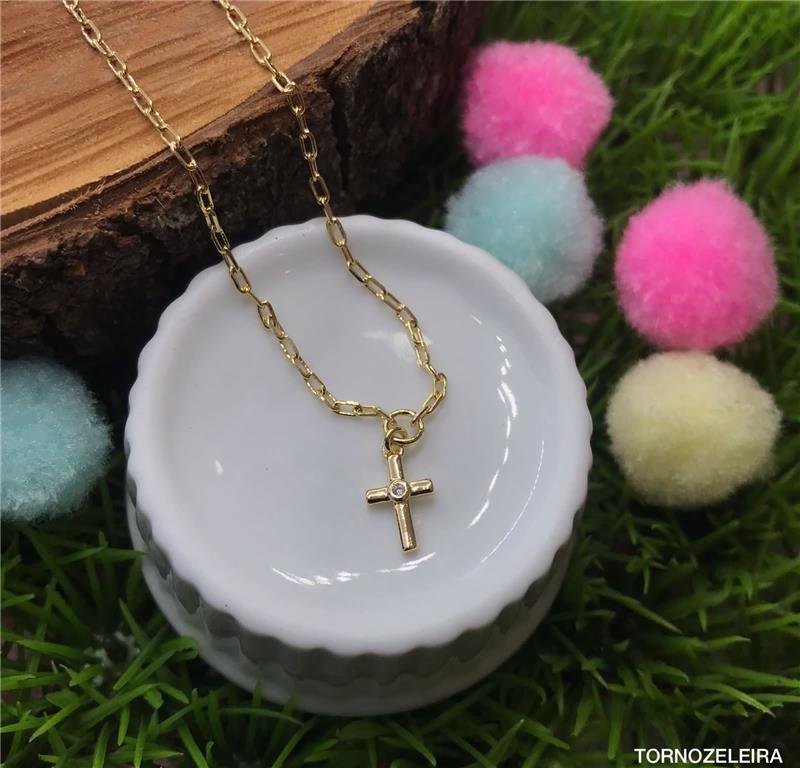 TORNOZELEIRA COM CRUCIFIXO COM PEDRA DE ZIRCONIA FOLHEADA A OURO
